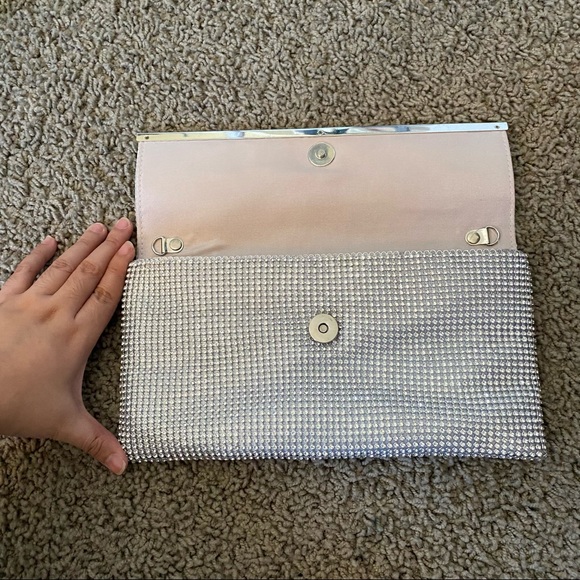 Crossbody clutch - Picture 4 of 10